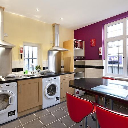 Emporium Apartments - Nottingham City Centre - Your Own Apartment With 3 Bathrooms And Full Kitchen Opposite Victoria Centre Shopping Centre - Cook As You Would At Home - Outdoor Parking For Cars Or Vans At Five Pounds A Day Ruang foto