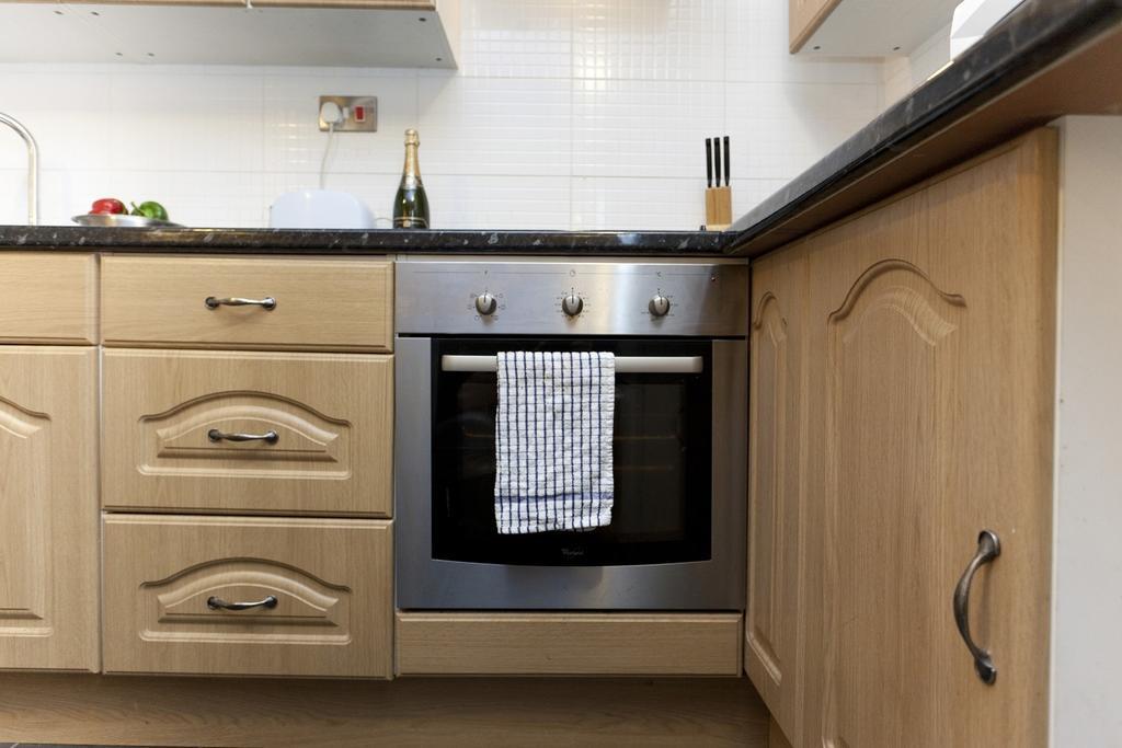 Emporium Apartments - Nottingham City Centre - Your Own Apartment With 3 Bathrooms And Full Kitchen Opposite Victoria Centre Shopping Centre - Cook As You Would At Home - Outdoor Parking For Cars Or Vans At Five Pounds A Day Ruang foto