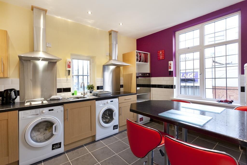 Emporium Apartments - Nottingham City Centre - Your Own Apartment With 3 Bathrooms And Full Kitchen Opposite Victoria Centre Shopping Centre - Cook As You Would At Home - Outdoor Parking For Cars Or Vans At Five Pounds A Day Ruang foto