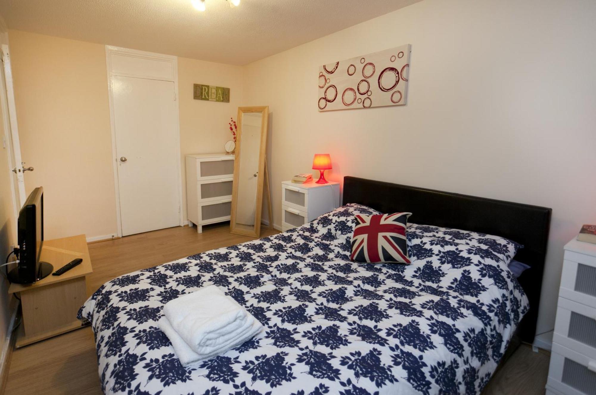 Emporium Apartments - Nottingham City Centre - Your Own Apartment With 3 Bathrooms And Full Kitchen Opposite Victoria Centre Shopping Centre - Cook As You Would At Home - Outdoor Parking For Cars Or Vans At Five Pounds A Day Ruang foto