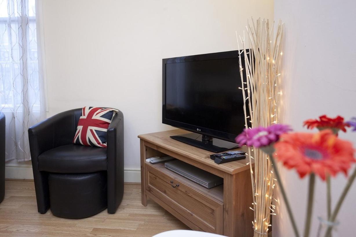 Emporium Apartments - Nottingham City Centre - Your Own Apartment With 3 Bathrooms And Full Kitchen Opposite Victoria Centre Shopping Centre - Cook As You Would At Home - Outdoor Parking For Cars Or Vans At Five Pounds A Day Ruang foto