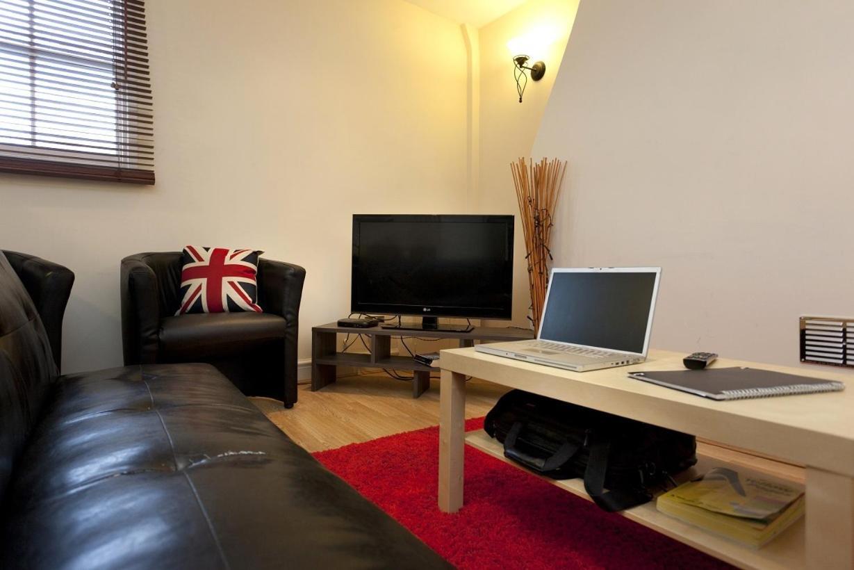 Emporium Apartments - Nottingham City Centre - Your Own Apartment With 3 Bathrooms And Full Kitchen Opposite Victoria Centre Shopping Centre - Cook As You Would At Home - Outdoor Parking For Cars Or Vans At Five Pounds A Day Ruang foto