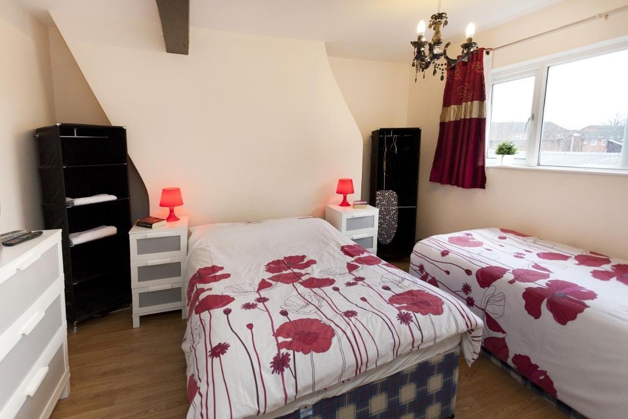 Emporium Apartments - Nottingham City Centre - Your Own Apartment With 3 Bathrooms And Full Kitchen Opposite Victoria Centre Shopping Centre - Cook As You Would At Home - Outdoor Parking For Cars Or Vans At Five Pounds A Day Ruang foto