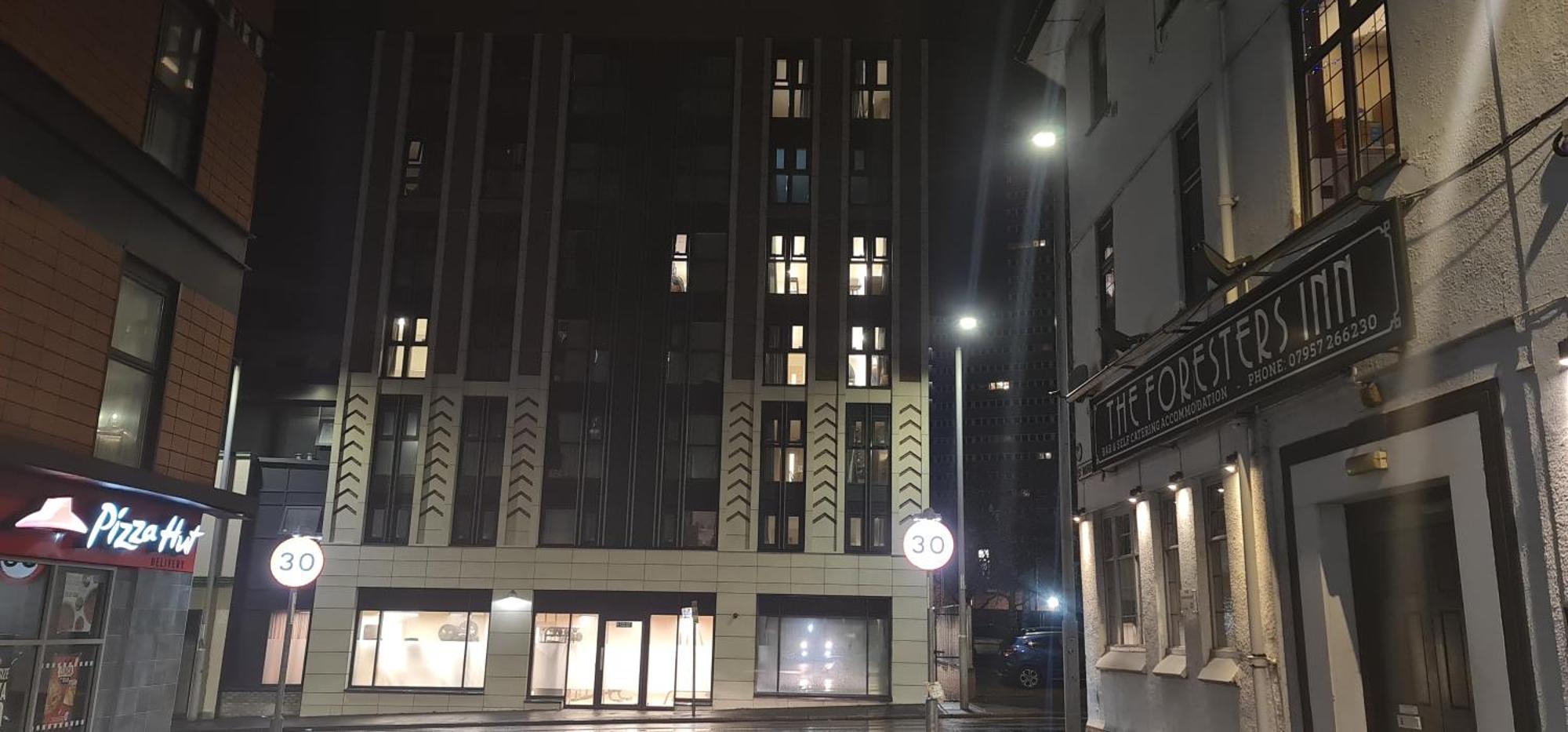 Foresters Inn Apartment - City Centre By Victoria Centre Shopping Centre - Your Own Private 5 Bedrooms Apartment With 3 Bathrooms - Full Kitchen - Outdoor Parking For Cars Or Vans At Five Pounds A Day Nottingham Ruang foto